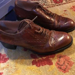 Joan & David Wing Tip Oxford Heel 37 1/2 Magnum Vintage